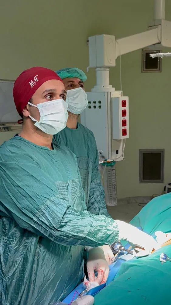 Op. Dr. Kayhan Tarım ameliyathanede