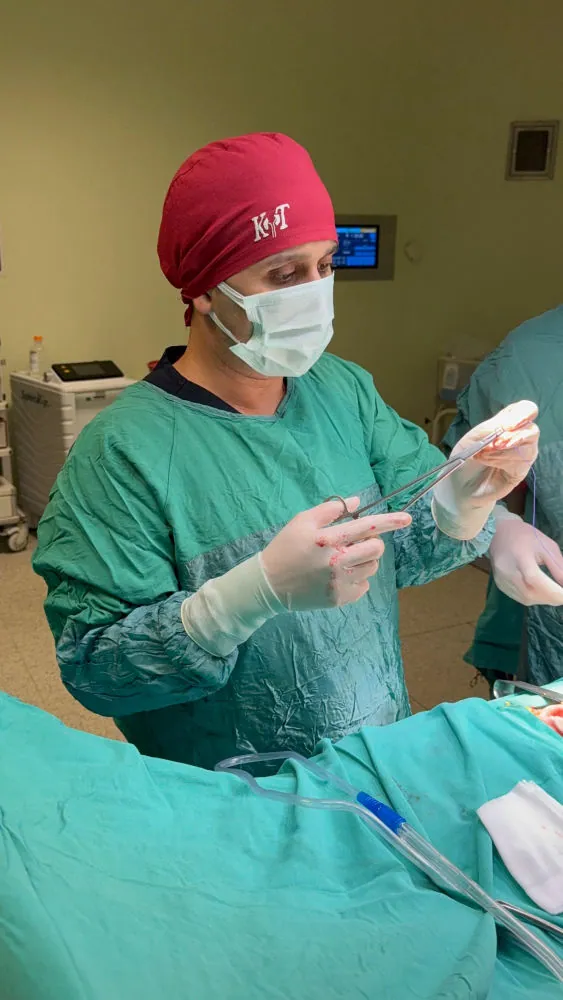 Op. Dr. Kayhan Tarım ameliyathanede